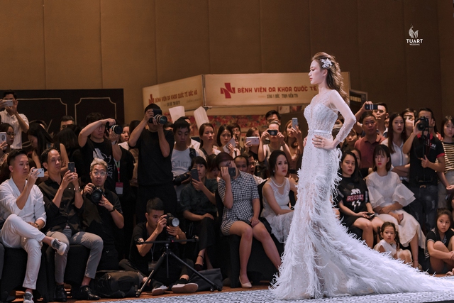 Noo Phước Thịnh, Á hậu Thư Dung cùng xuất hiện trong show diễn váy cưới 12 cung hoàng đạo - Ảnh 7.