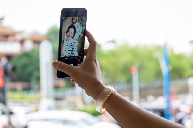 Bạn đ&atilde; bao giờ nh&igrave;n thấy smartphone c&oacute; tới 4 camera AI th&ocirc;ng minh chưa? C&ugrave;ng chi&ecirc;m ngưỡng nh&eacute;! - Ảnh 8.
