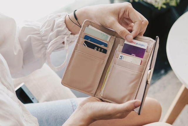 Sự kh&aacute;c biệt giữa thanh to&aacute;n kiểu truyền thống v&agrave; mua sắm một chạm - Ảnh 1.
