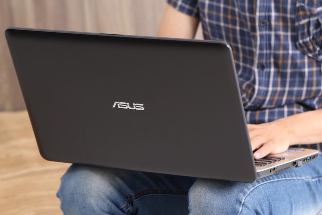 Điểm mặt gọi t&ecirc;n 3 laptop gi&aacute; gần 11 triệu k&egrave;m khuyến m&atilde;i hời&rdquo; tại Thế Giới Di Động - Ảnh 1.
