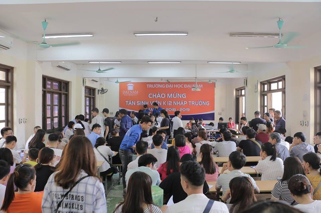 Nguyện vọng đăng k&yacute; đại học v&agrave;o c&aacute;c trường ngo&agrave;i c&ocirc;ng lập tăng đột biến năm 2018 - Ảnh 1.