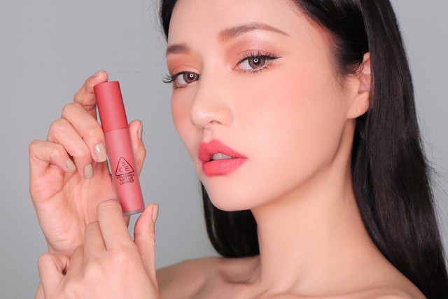L&agrave; t&iacute;n đồ son m&ocirc;i, bạn kh&ocirc;ng thể bỏ lỡ những thỏi son nhỏ xinh m&agrave; c&oacute; v&otilde; đang g&acirc;y sốt n&agrave;y - Ảnh 1.