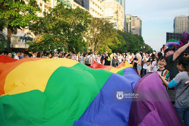 VietPride Sài Gòn 2018: Ngày rực rỡ và tự hào của cộng đồng LGBTI+ - Ảnh 13.