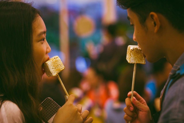Hội chợ &ldquo;thi&ecirc;n đường tr&aacute;ng miệng&rdquo; Nhật Bản khiến 500 anh em đội mưa, h&aacute;o hức xếp h&agrave;ng - Ảnh 3.