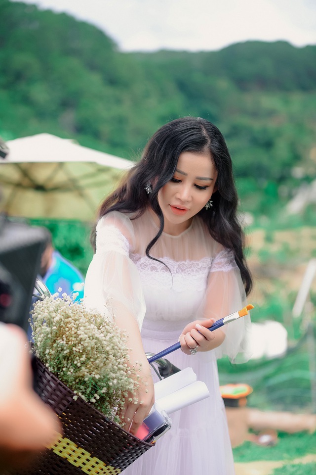 MV của Janny Thủy Trần hút triệu lượt xem trên Youtube tuần qua - Ảnh 4.