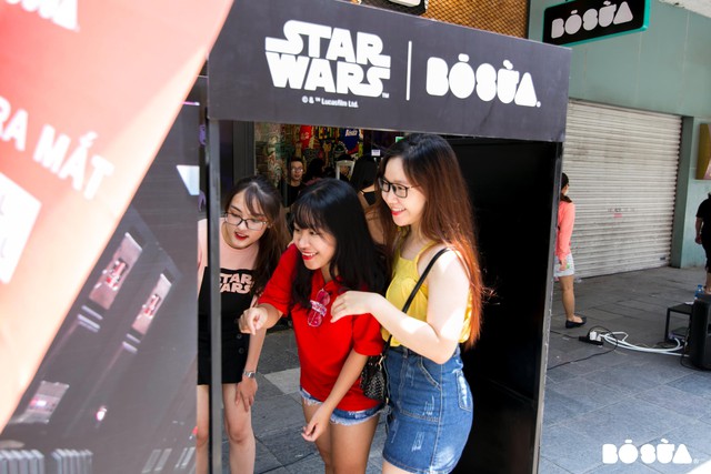 Giới trẻ Hà thành pose hình tươi rói tại sự kiện ra mắt BST Star Wars tiên phong ở Việt Nam - Ảnh 9.