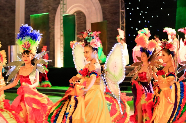 Diễu hành Carnival rực rỡ sắc màu ở Sun World Danang Wonders - Ảnh 3.
