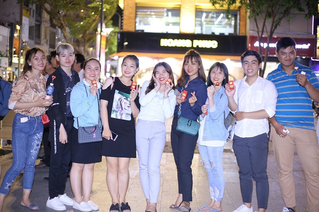 Jun Vũ, Ribi Sachi c&ugrave;ng nhiều bạn trẻ đ&atilde; c&oacute; cờ tim nhỏ xinh cổ vũ tuyển Olympic Việt Nam, c&ograve;n bạn th&igrave; sao? - Ảnh 4.