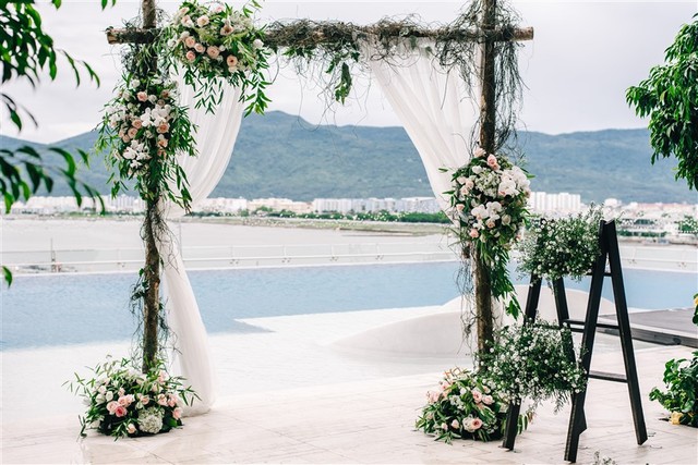 Show thời trang cưới độc lạ trên hồ bơi vô cực Novotel Đà Nẵng - Ảnh 3.