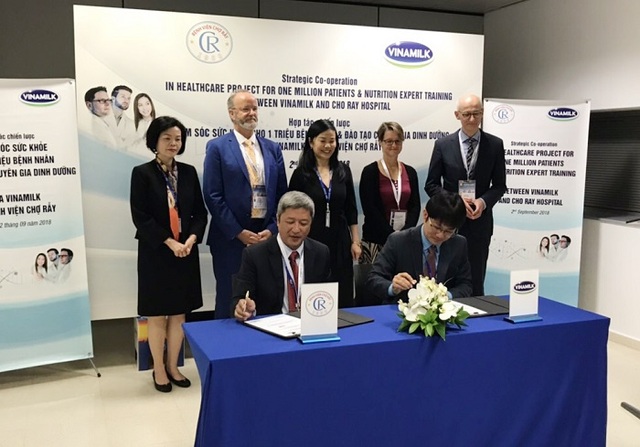 Vinamilk – Bệnh viện Chợ Rẫy ký kết hợp tác chiến lược nâng tầm quốc tế - Ảnh 3.