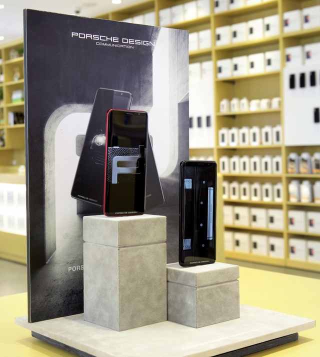 Smartphone sang chảnh nhất của Huawei bất ngờ xuất hiện ở Việt Nam - Ảnh 1.