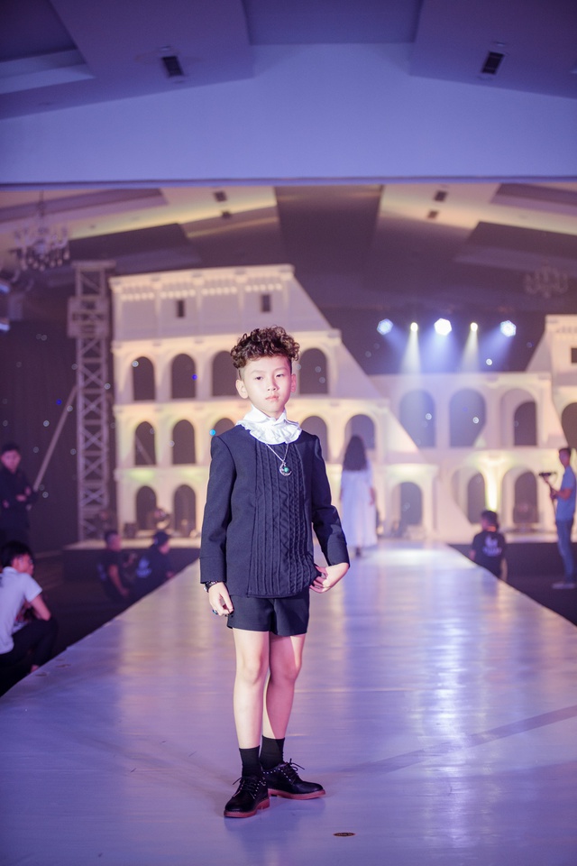 Ngắm các mẫu nhí xinh như hoàng tử, công chúa tại Lễ công bố Tuần lễ thời trang trẻ em Việt Nam quốc tế 2018 - Ảnh 9.
