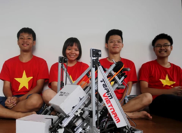 Teen FPT mang robot Việt, chuồn chuồn tre đi thi đấu quốc tế, kết quả thật bất ngờ - Ảnh 1.