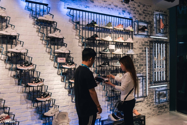 Truy tìm đôi giày hot nhất tháng 9 của adidas Originals – FALCON W - Ảnh 4.