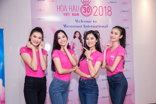 Loạt ảnh selfie hớp hồn fan của thí sinh Hoa hậu Việt Nam 2018 - Ảnh 9.