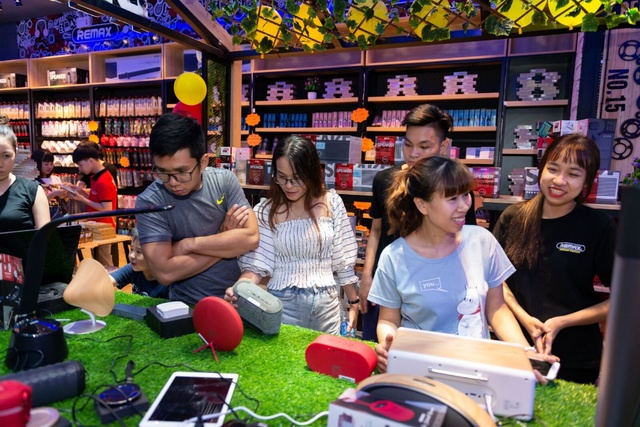 Kh&aacute;m ph&aacute; ngay thi&ecirc;n đường phụ kiện c&ocirc;ng nghệ mới tại H&agrave; Nội - Ảnh 8.