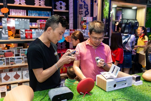 Kh&aacute;m ph&aacute; ngay thi&ecirc;n đường phụ kiện c&ocirc;ng nghệ mới tại H&agrave; Nội - Ảnh 9.