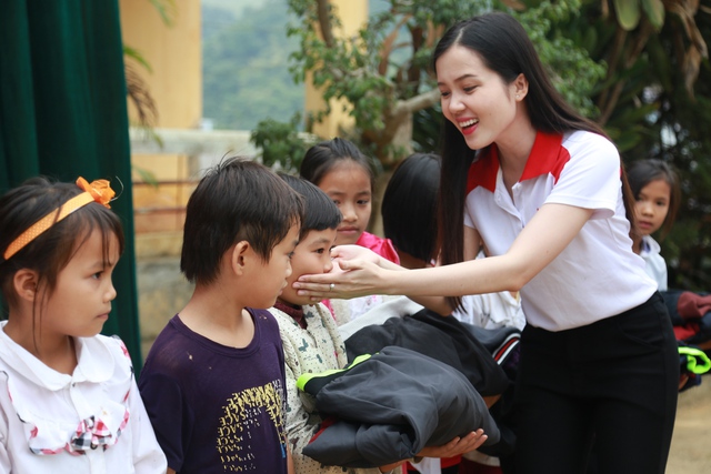 Nữ nhân viên ngân hàng đi thi hoa hậu: “Cháy hết mình cho thanh xuân rực rỡ” - Ảnh 2.