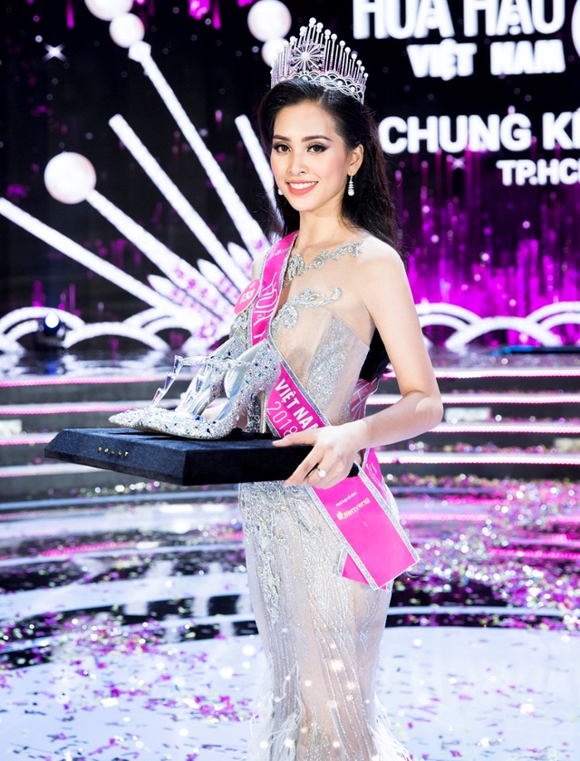 Khoảnh khắc tỏa sáng cùng đôi giày siêu phẩm hơn 300 triệu của Tân Hoa hậu Việt Nam 2018 - Ảnh 1.