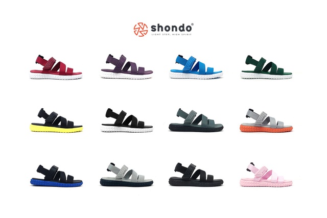 Nở rộ trào lưu mang giày sandals đa màu sắc - Ảnh 1.