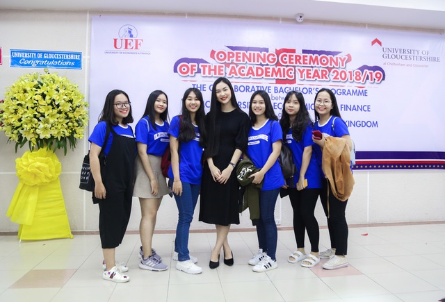 Helly Tống bất ngờ xuất hiện tại lễ khai giảng chương tr&igrave;nh quốc tế - Ảnh 5.