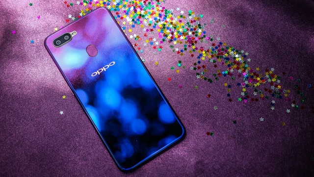 Thế Giới Di Động độc quyền tung màu không đụng hàng của Oppo F9, tặng sạc nhanh dự phòng tím - Ảnh 1.