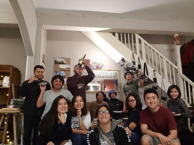 Sự kh&aacute;c biệt giữa ảnh selfie thời xửa thời xưa v&agrave; thời c&ocirc;ng nghệ hiện đại - Ảnh 7.