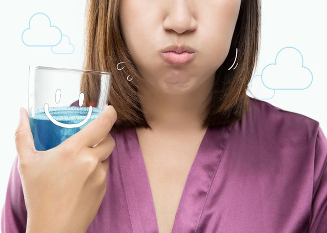 5 sự thật khiến bạn nhận ra m&igrave;nh vẫn c&ograve;n &ldquo;lơ ngơ&rdquo; về nước s&uacute;c miệng - Ảnh 2.