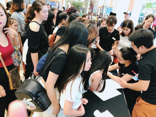 Gần 500 mẫu nhí tự tin tham dự tuyển chọn tham gia show diễn Thu Đông của IVY moda - Ảnh 2.