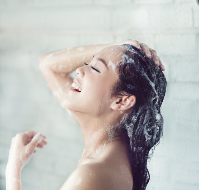 5 tips thần thánh giúp chăm sóc da đầu khi chuyển mùa mà chẳng tốn nhiều sức - Ảnh 2.