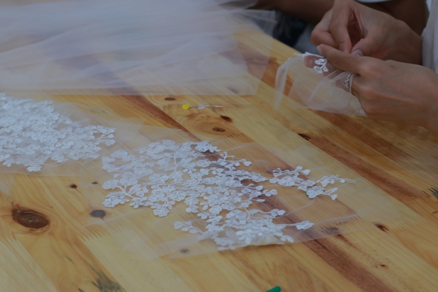 Cuốn h&uacute;t với những mẫu v&aacute;y cưới thanh lịch ghi dấu ấn thật ri&ecirc;ng cho ng&agrave;y trọng đại - Ảnh 7.