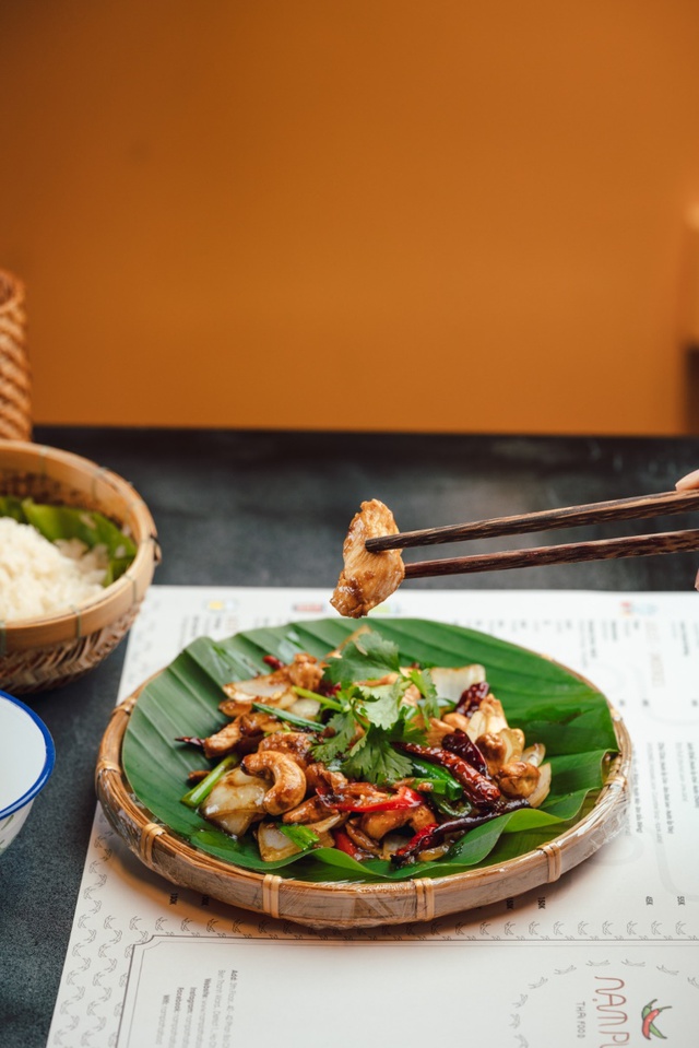 Chẳng cần sang Thái, Sài Gòn cũng có thiên đường món ăn nổi tiếng của xứ Chùa Vàng để bạn khám phá - Ảnh 1.