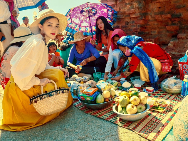 Loạt ảnh Ninh Thuận rực rỡ trong lễ hội khiến d&acirc;n t&igrave;nh xu&yacute;t xoa, nhưng nhan sắc nữ ch&iacute;nh mới l&agrave; điều h&uacute;t like nhất - Ảnh 9.