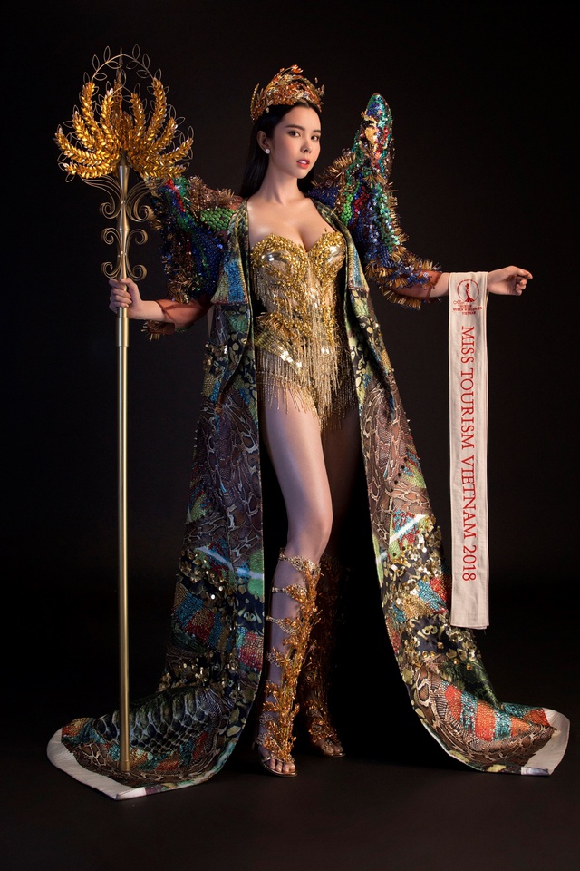 Huỳnh Vy mang “Nữ thần mùa màng” nặng 20 kg đến Miss Tourism Queen Worldwide 2018 - Ảnh 2.