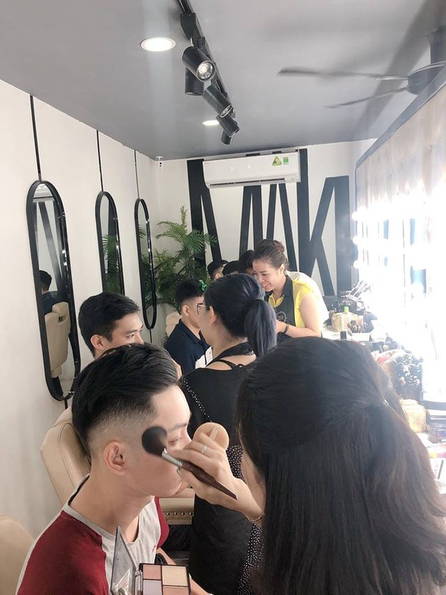 Sự chuẩn bị chu đáo của team Tina Lê trước thềm “Vietnam International Fashion Week 2018” - Ảnh 12.
