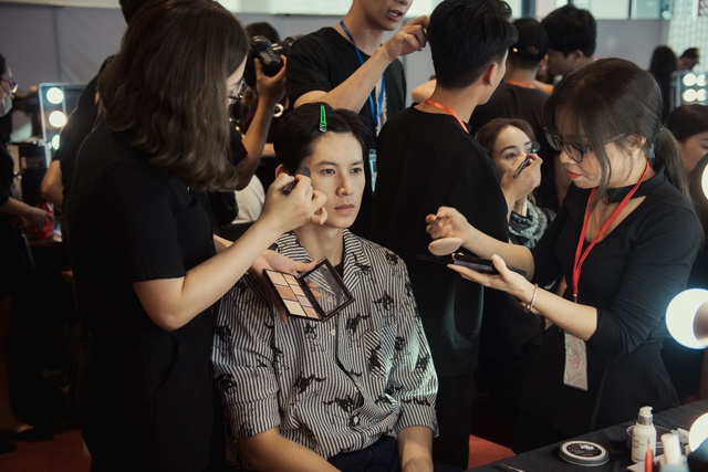 Đội ngũ nhân viên Tina Lê thể hiện tài năng tại “Vietnam International  Fashion Week 2018” - Ảnh 4.