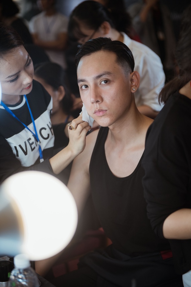 Đội ngũ nhân viên Tina Lê thể hiện tài năng tại “Vietnam International  Fashion Week 2018” - Ảnh 7.