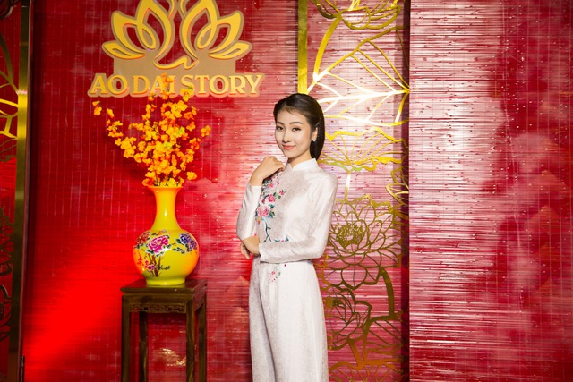 Hoa hậu Tiểu Vy th&iacute;ch th&uacute; với show diễn nghệ thuật &Aacute;o D&agrave;i Story - Ảnh 6.