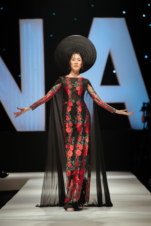 D&agrave;n kh&aacute;ch mời hội tụ tại show diễn &ldquo;10 năm FIONA&rdquo; - Ảnh 13.
