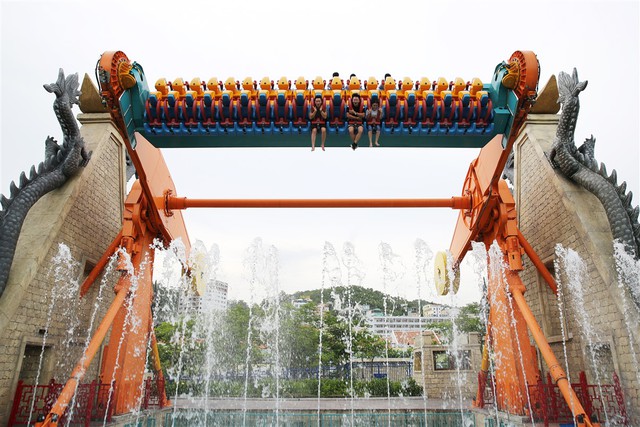Vui chơi đã đời tại công viên chủ đề lớn bậc nhất Đông Nam Á Dragon Park chỉ với 50.000 đồng - Ảnh 2.