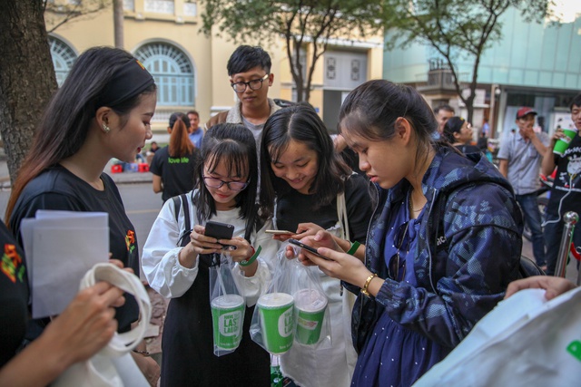 Thức uống lạ miệng khiến giới trẻ Úc phát cuồng thu hút hàng nghìn bạn trẻ Sài Gòn - Ảnh 3.