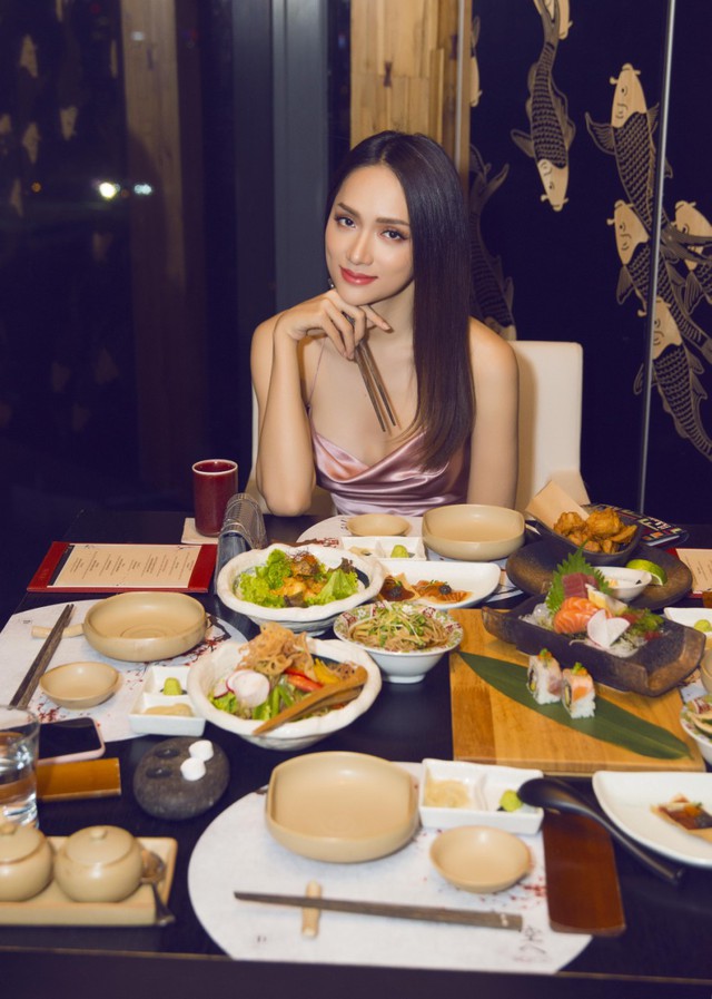 Tìm hiểu xem lý do cả chủ nhân hit #ADODDA lẫn Angela Phương Trinh đều “say nắng” cùng một nhà hàng Nhật Bản ở Sài Gòn - Ảnh 3.