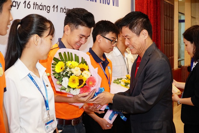 Vietravel tổ chức lễ k&yacute; kết thỏa thuận hợp t&aacute;c với 5 trường đại học TP.HCM v&agrave; trao học bổng &ldquo;Chắp c&aacute;nh ước mơ&rdquo; - Ảnh 2.