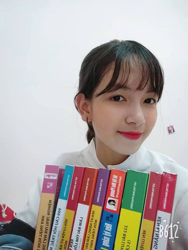 Hot face Yến Linh review bộ sách Luyện thi tiếng Anh THPT Quốc gia - Ảnh 4.