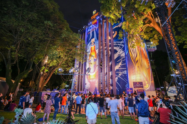 Châu Đăng Khoa ga lăng quạt mát cho Á hậu Mâu Thủy tại sự kiện thể thao hot cuối năm - Ảnh 9.