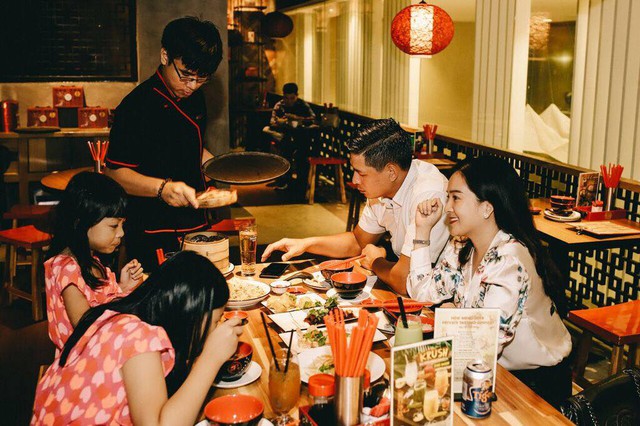 Phải đi c&ocirc;ng tác xa ngay đúng sinh nh&acirc;̣t Bình Minh, Anh Thơ gợi ý tips chu&ocirc;̣c l&ocirc;̃i với ch&ocirc;̀ng mà chị em có th&ecirc;̉ học hỏi! - Ảnh 2.