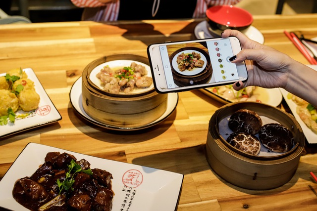 Phải đi c&ocirc;ng tác xa ngay đúng sinh nh&acirc;̣t Bình Minh, Anh Thơ gợi ý tips chu&ocirc;̣c l&ocirc;̃i với ch&ocirc;̀ng mà chị em có th&ecirc;̉ học hỏi! - Ảnh 9.