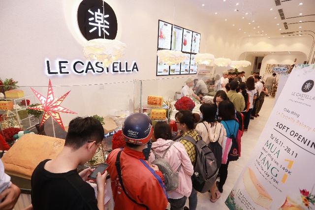 Le Castella khai trương cửa h&agrave;ng cao cấp, thu h&uacute;t hơn 500 bạn trẻ xếp h&agrave;ng check-in - Ảnh 2.