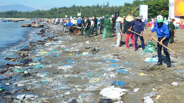 Năm 2050, đại dương sẽ nhiều rác hơn sinh vật biển - Ảnh 2.