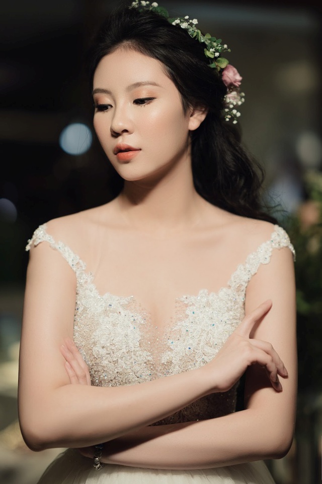 Quách Ánh make-up: Người rắc “bụi phép” vào các fashion show Việt - Ảnh 12.